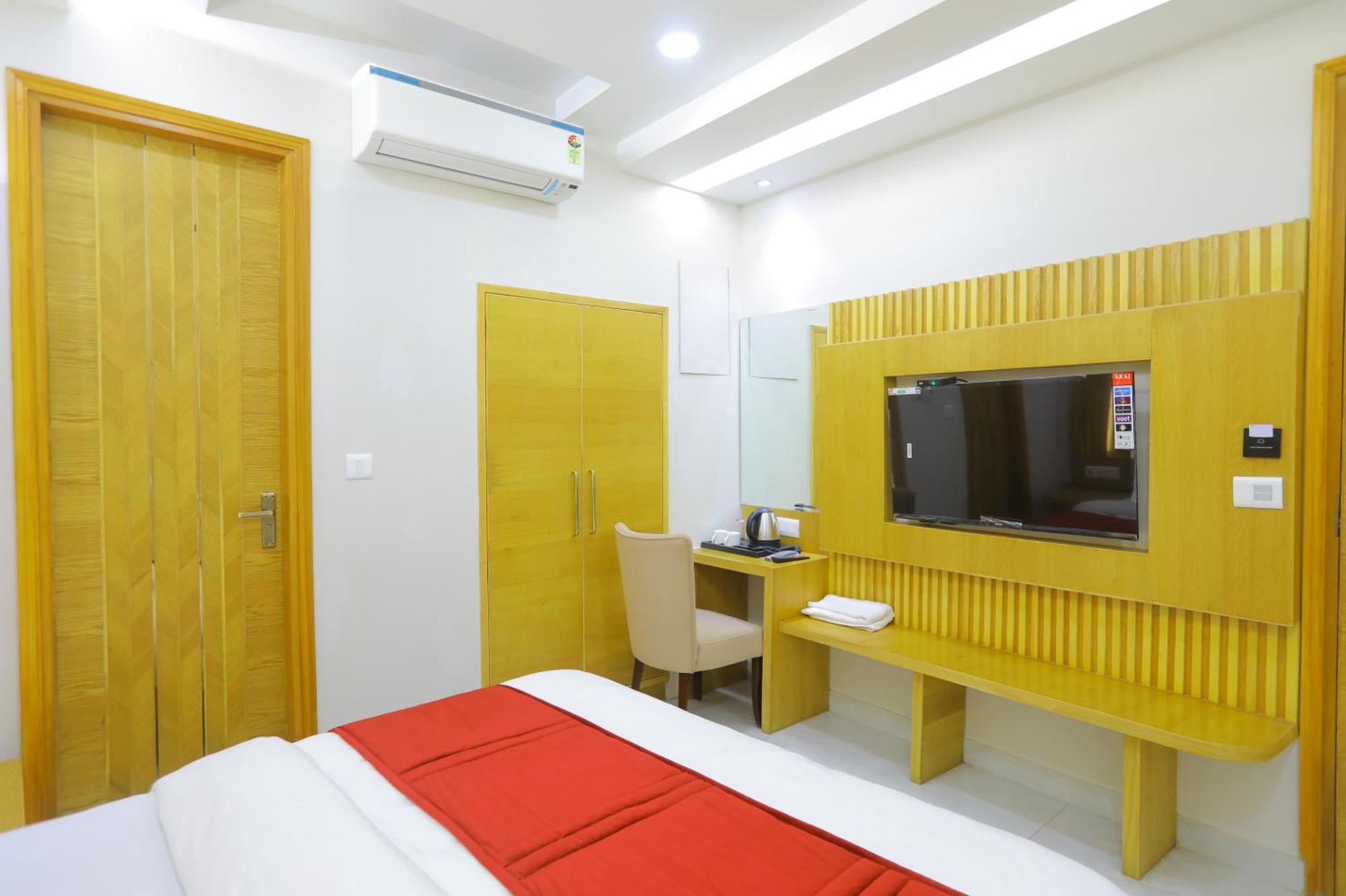 Hotel Glitz - Walk In From New Delhi Railway Station 외부 사진