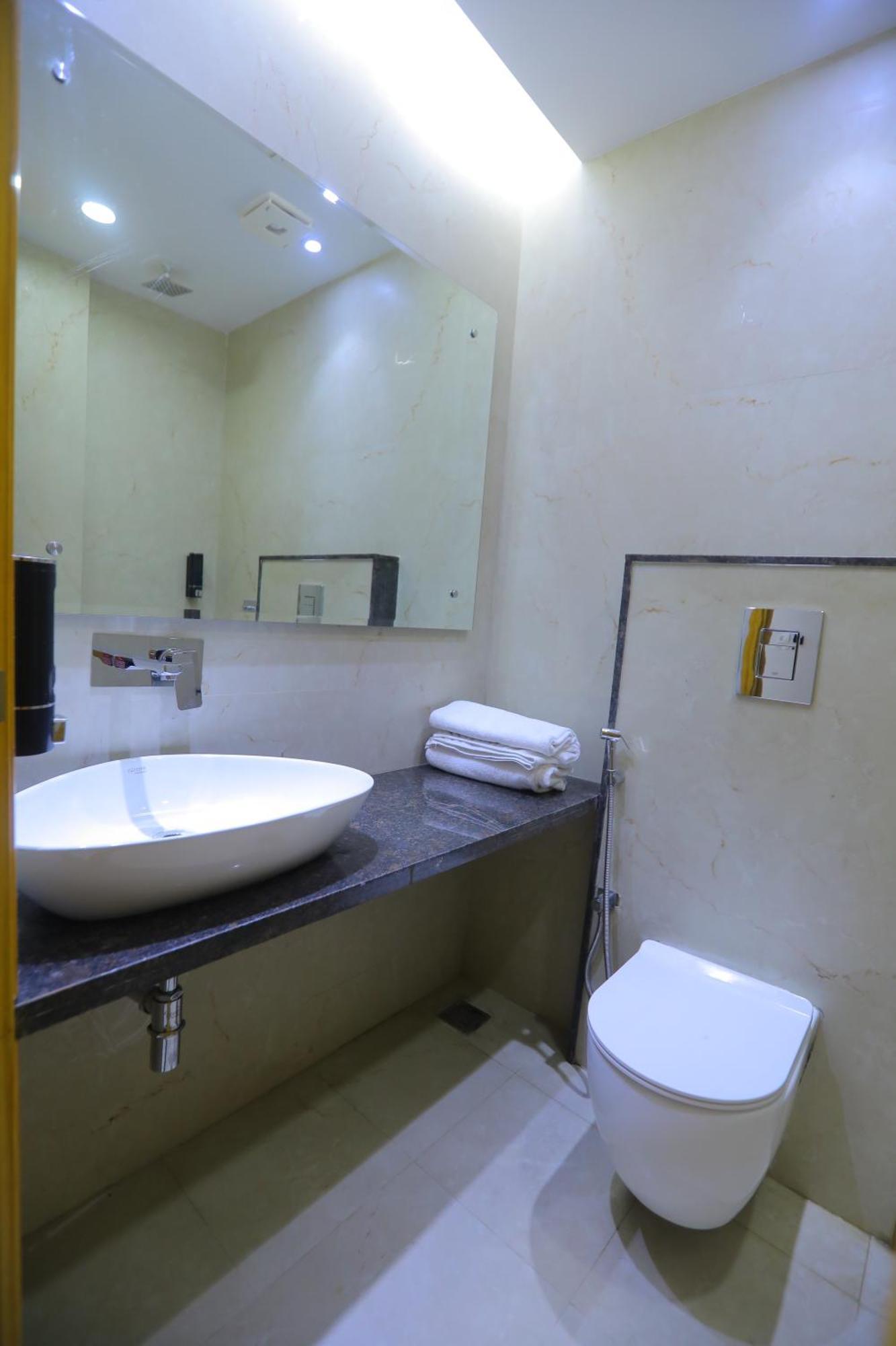 Hotel Glitz - Walk In From New Delhi Railway Station 외부 사진