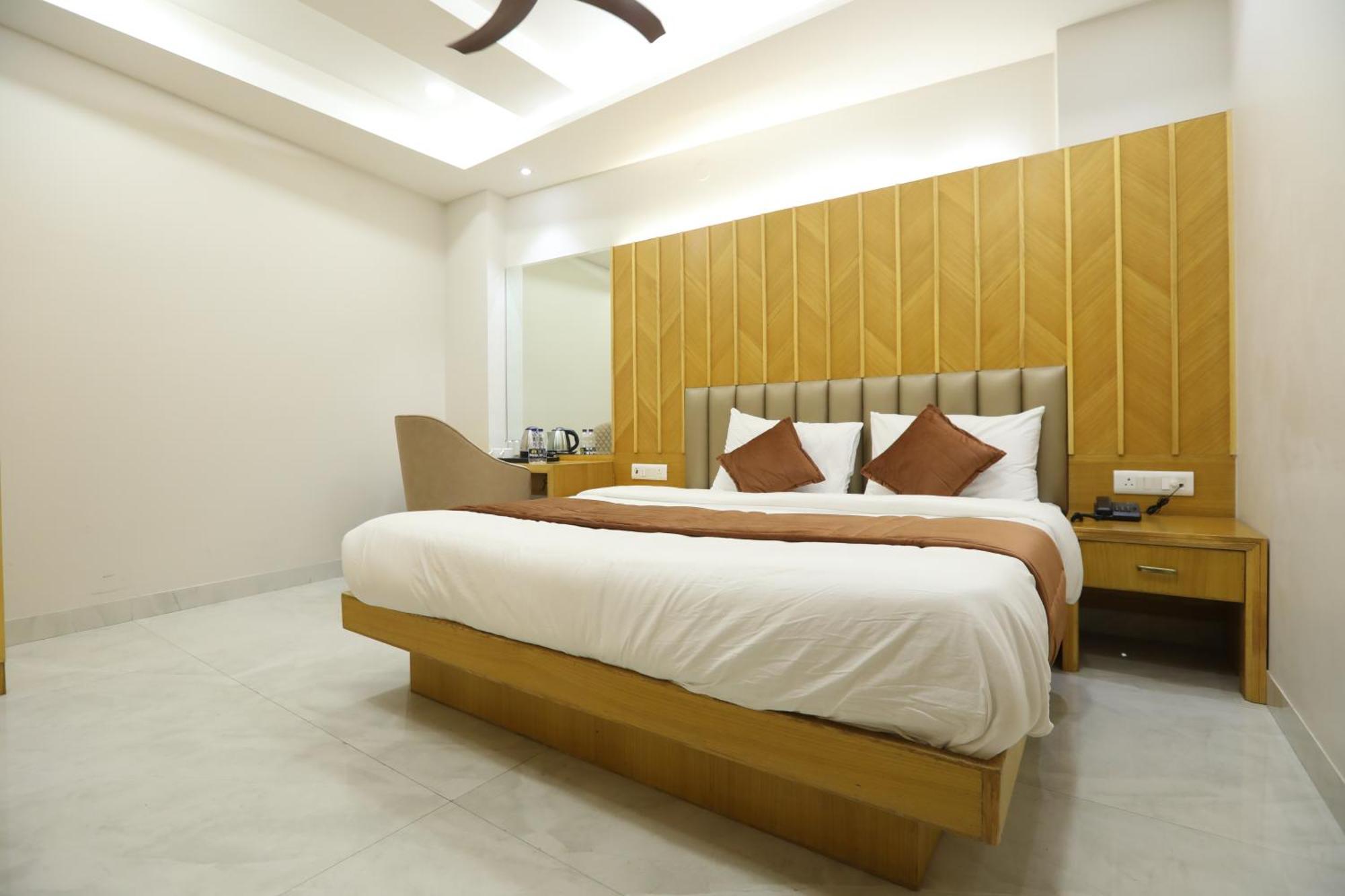 Hotel Glitz - Walk In From New Delhi Railway Station 외부 사진